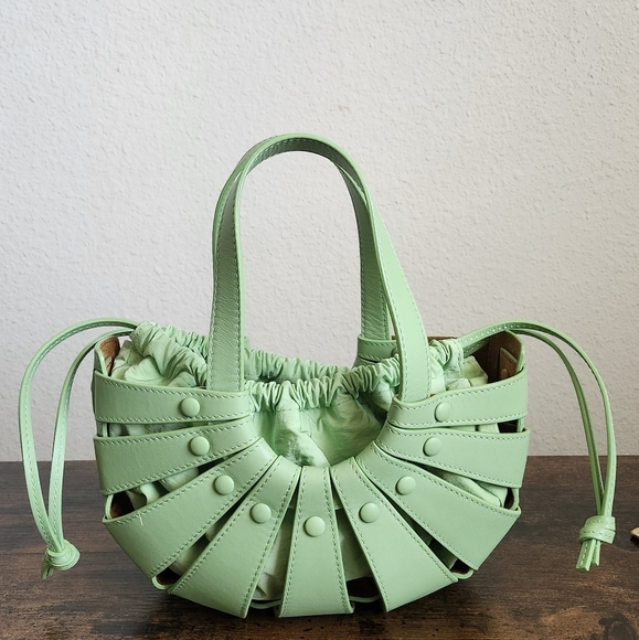 Bottega Veneta The Shell Small Bag In Pistachio - Picture 1 of 15